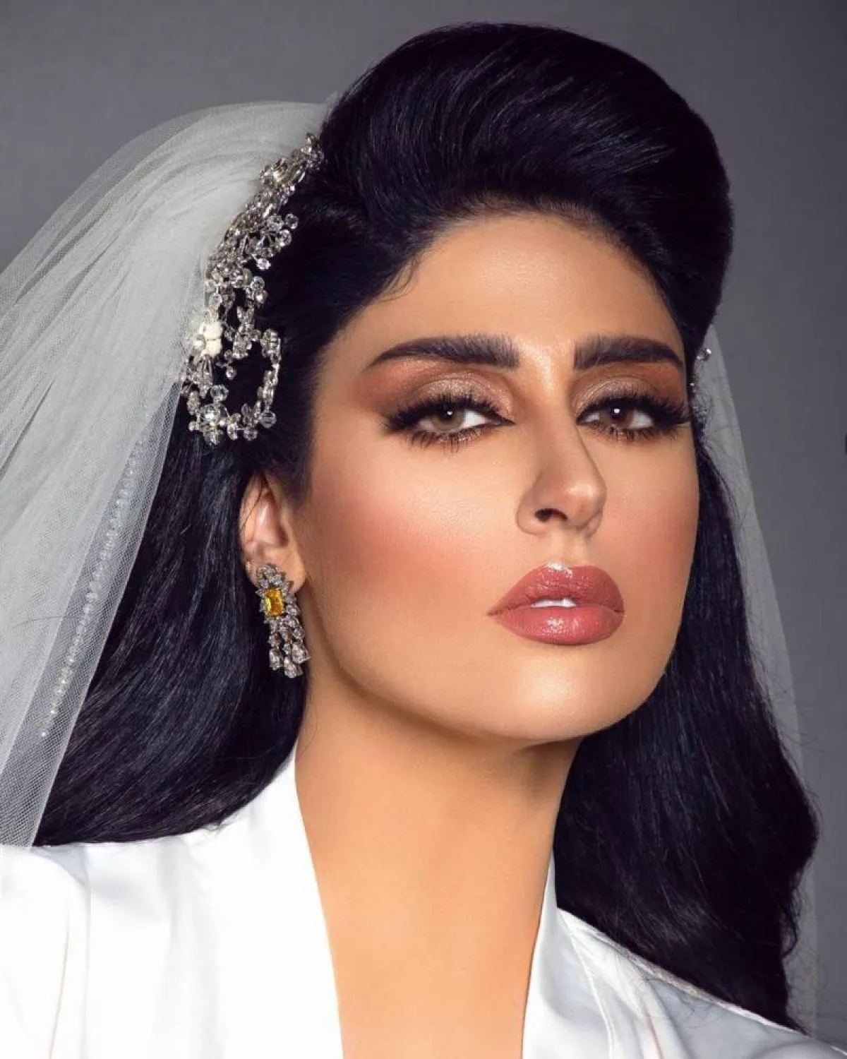 مكياج سعودي برونزي لامع للعروس