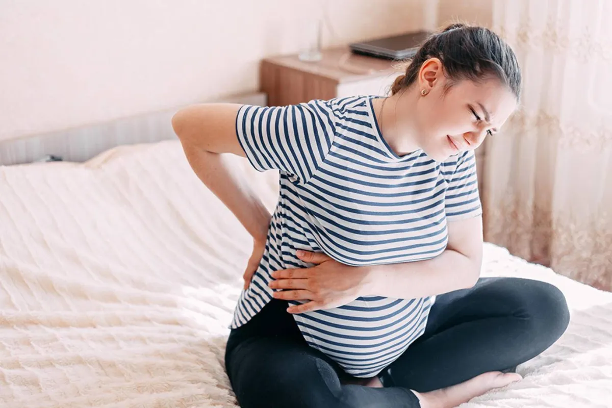 صورة لحامل تشكو من آلام الظهر