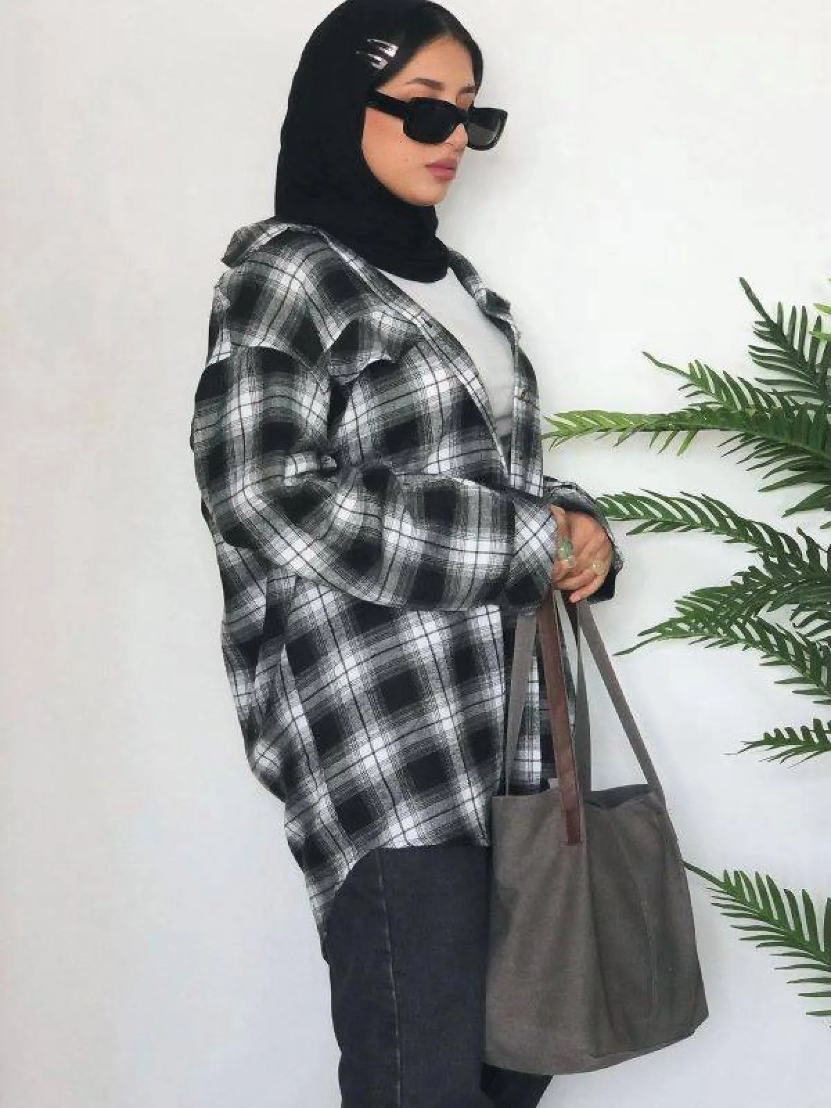 ميادة غنيمي بإطلالة حيادية الألوان