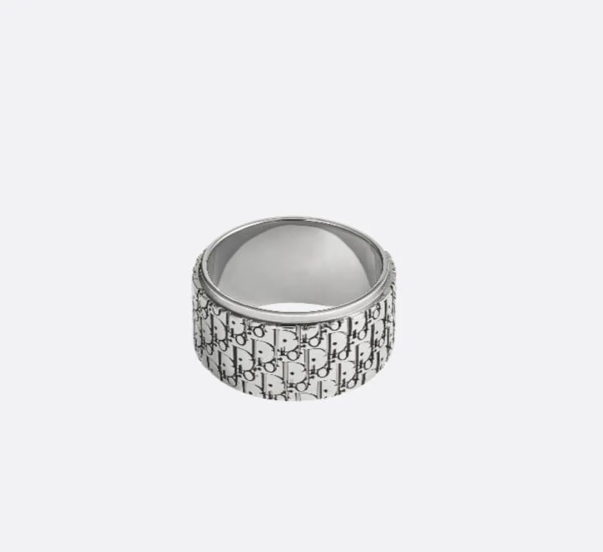 Dior خاتم منحوت من دار ديور