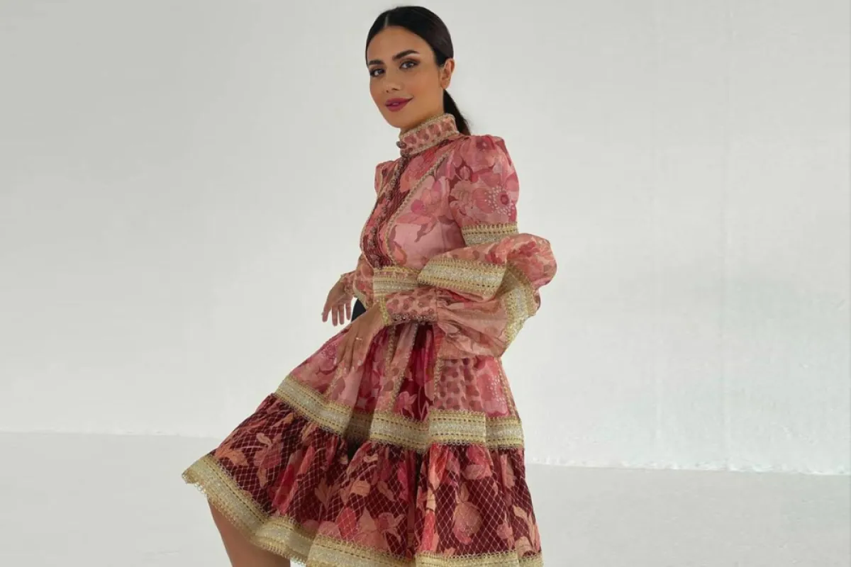 ديما الأسدي بفستان باللون الوردي -الصورة من حساب النجمة على انستغرام 