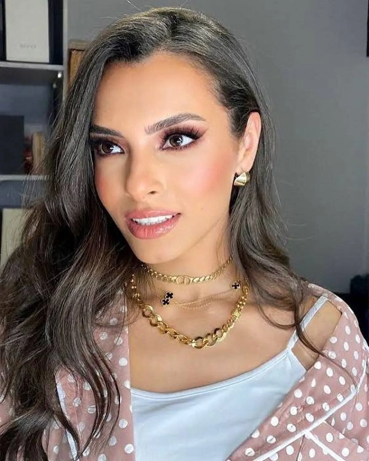 سلاسل بموضة التكديس-الصورة من صفحة كارمن سليمان على انستغرام