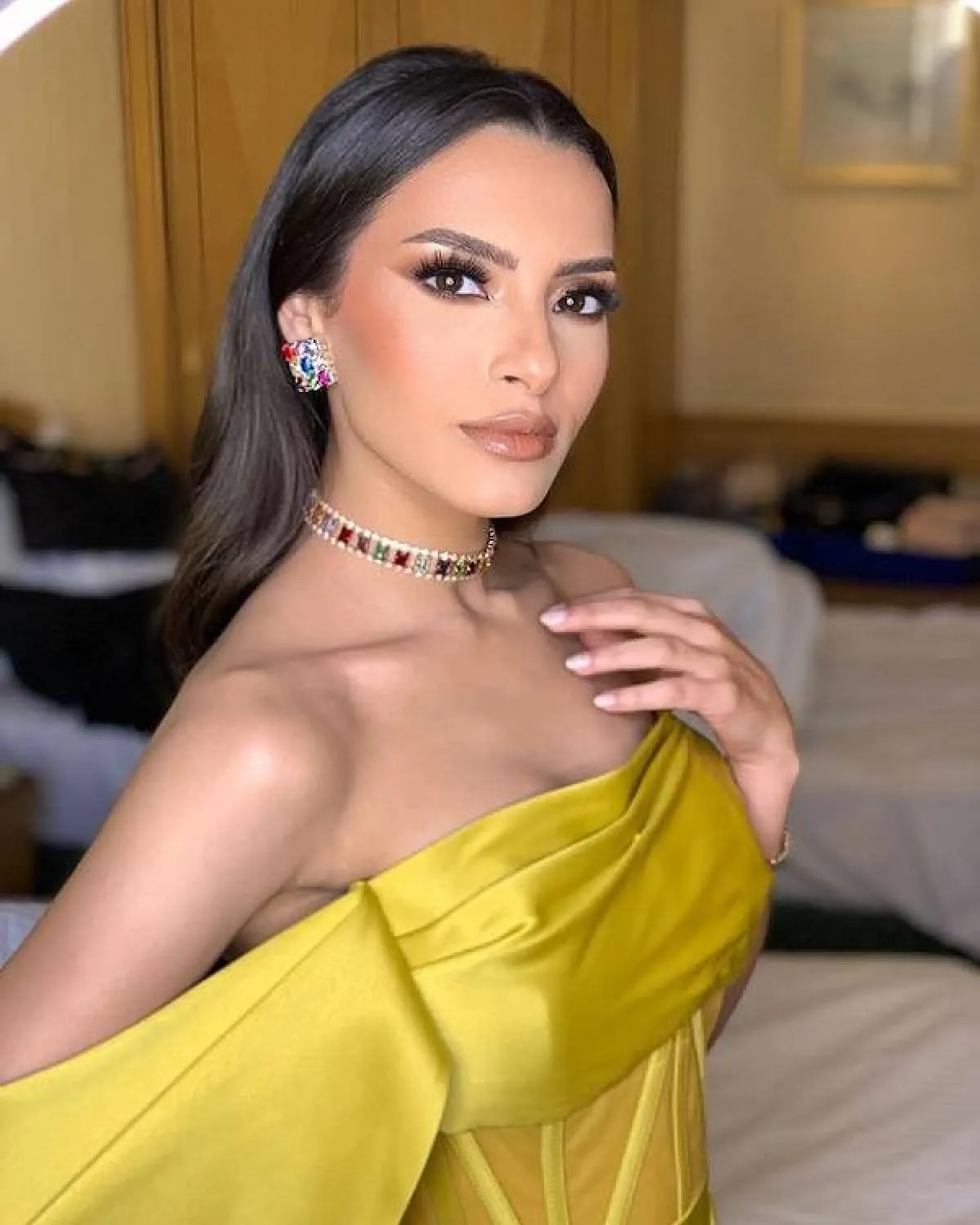 مجوهرات ملونة