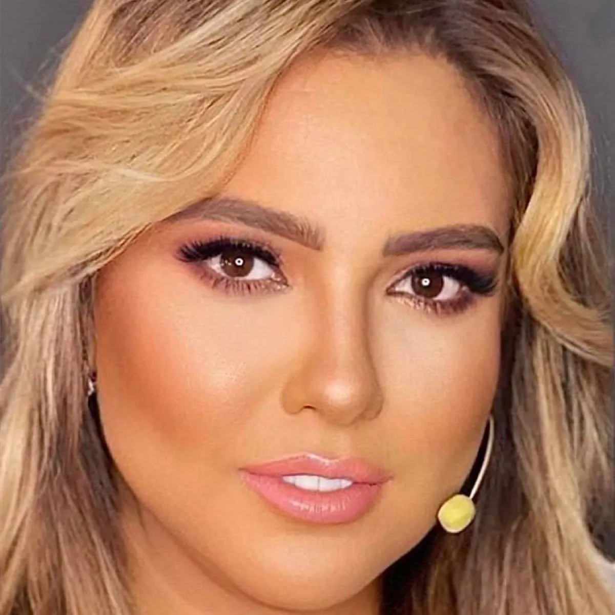 مي كساب - الصورة من صفحتها الرسمية على فيسبوك