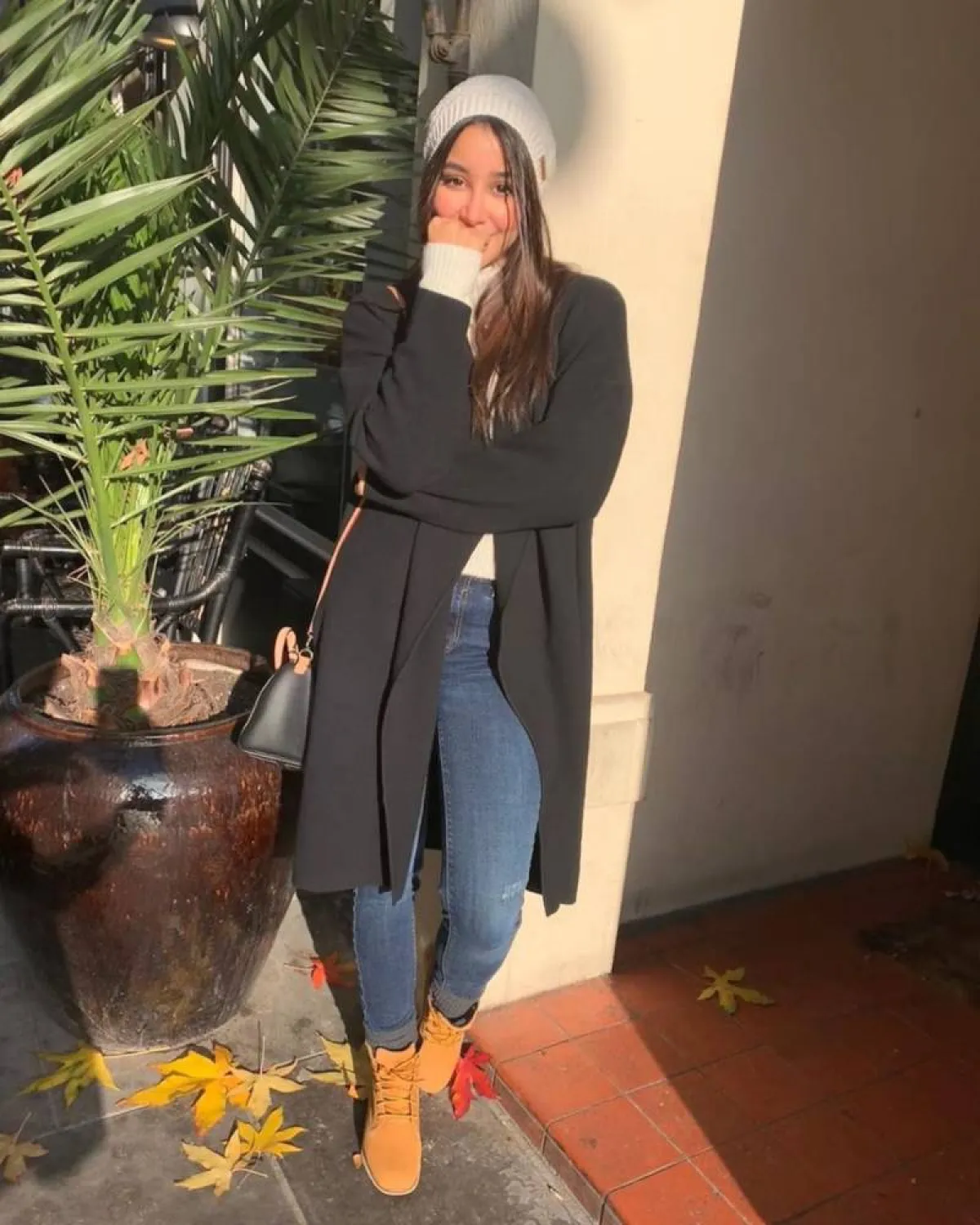 أسيل عمران ببالطو طويل جذاب 