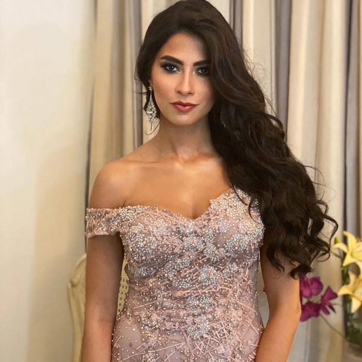 الصورة من حساب النجمة على انستغرامطقم ألماس