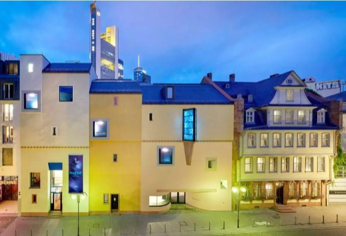 مبان متحف العصر الرومانسي الخارجية