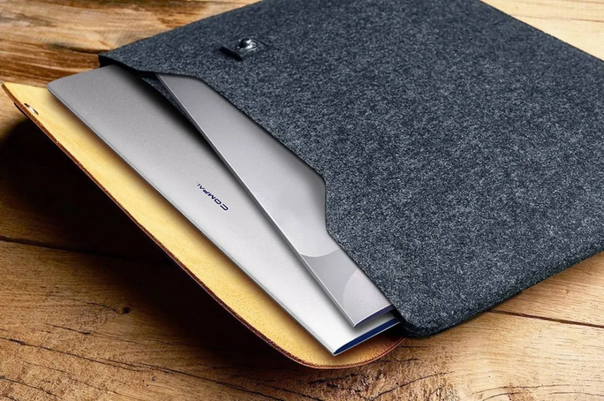 حمل اللاب توب متعدد الشاشات في حقيبة صغيرة