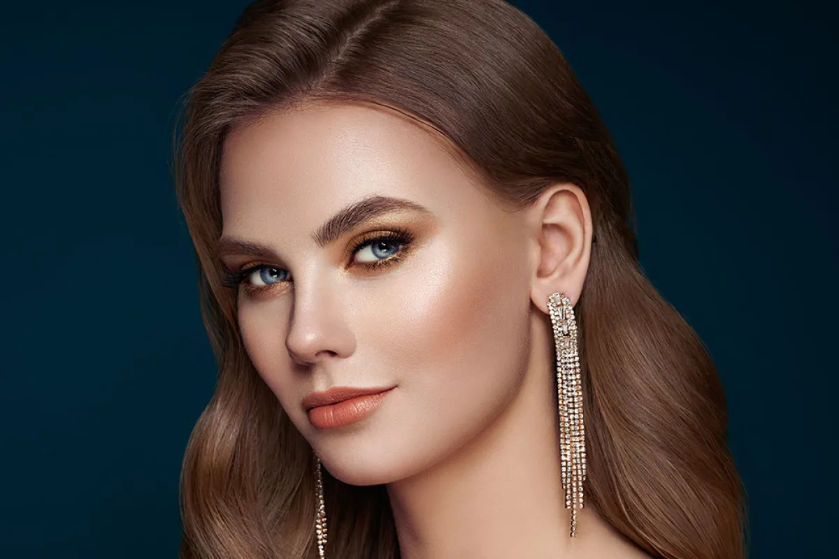 مكياج عيون برونزي لخريف 2021