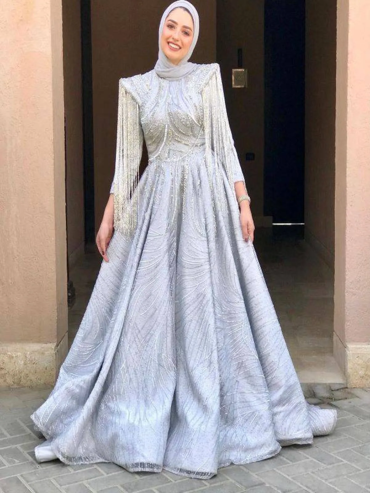 فساتين سواريه رمادية للمحجبات