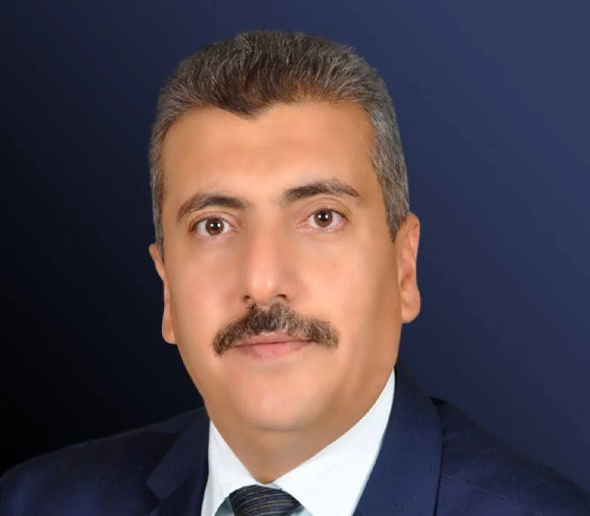 أستاذ الأدب والنقد الحديث المشارك في جامعة الملك خالد