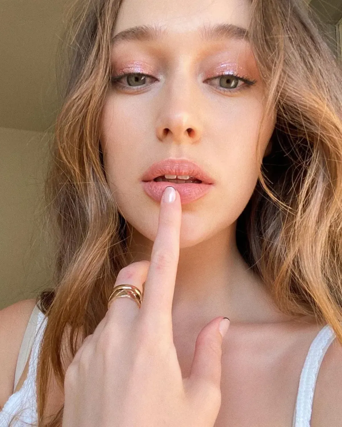 رسمات مكياج معدني ناعم