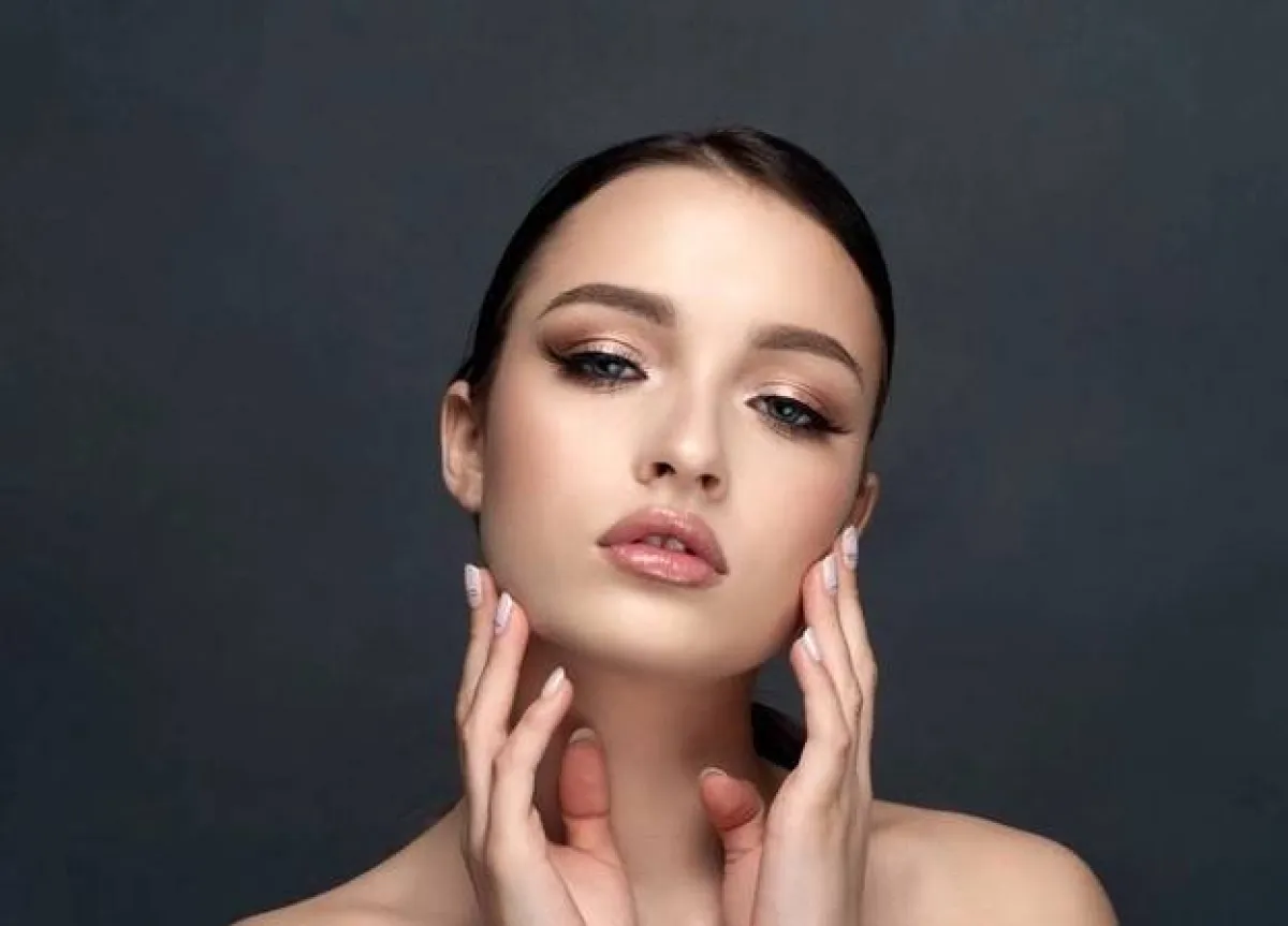 رسمات مكياج عيون معدني