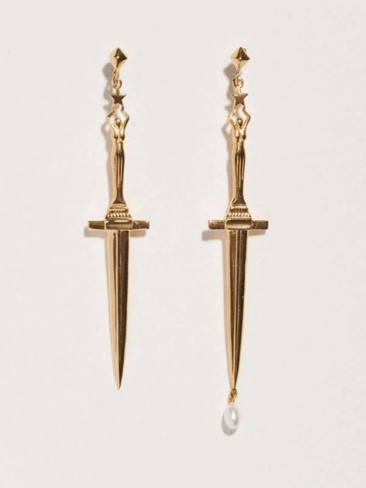 أقراط الخنجر من باميلا لوف Pamela Love