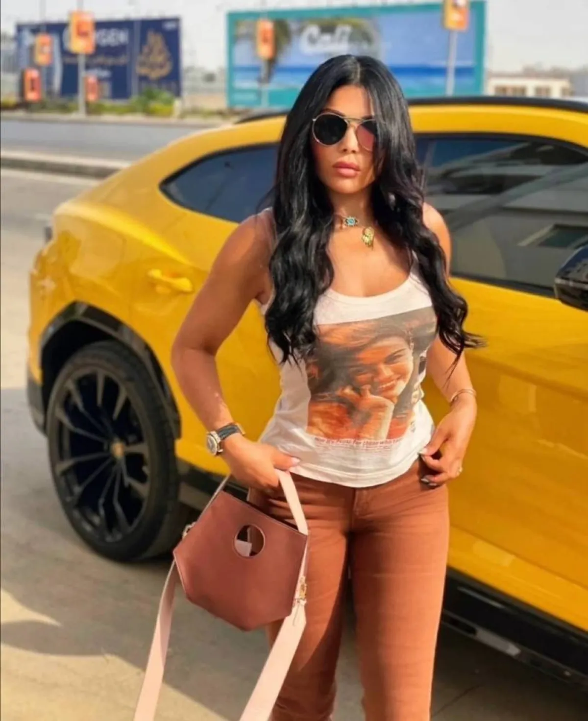 هيفاء وهبي بالسروال العصري