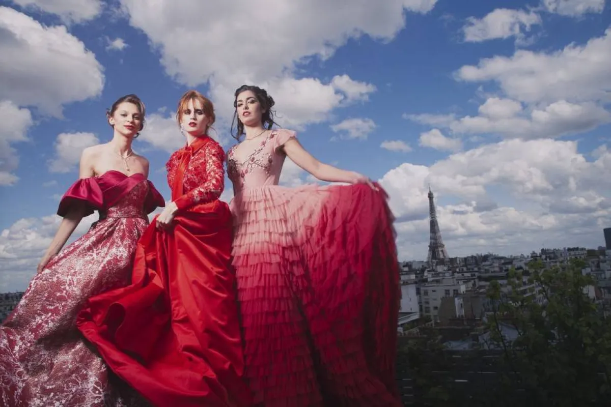 أزياء بألوان منعشة