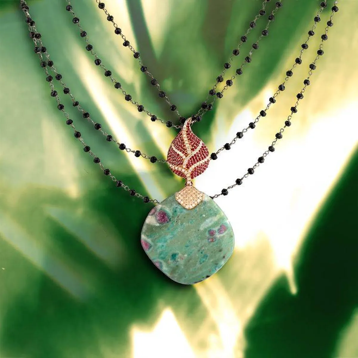 مجوهرات يُرى Youra Jewlerly - الصورة من صفحة العلامة على انستغرام