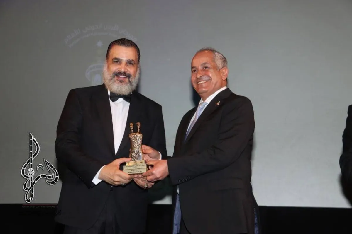 تكريم مجدي كامل عضو لجنة التحكيم- الصورة من فيسبوك مهرجان الأردن للأفلام