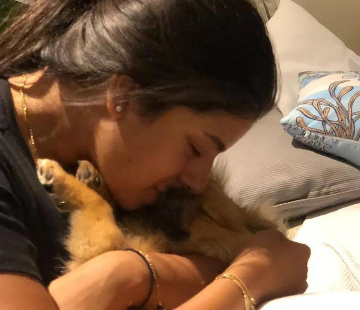 صورة نشرتها مريم منير عامر على صفحتها على انستغرام تظهر حبها لتكديس الأساور