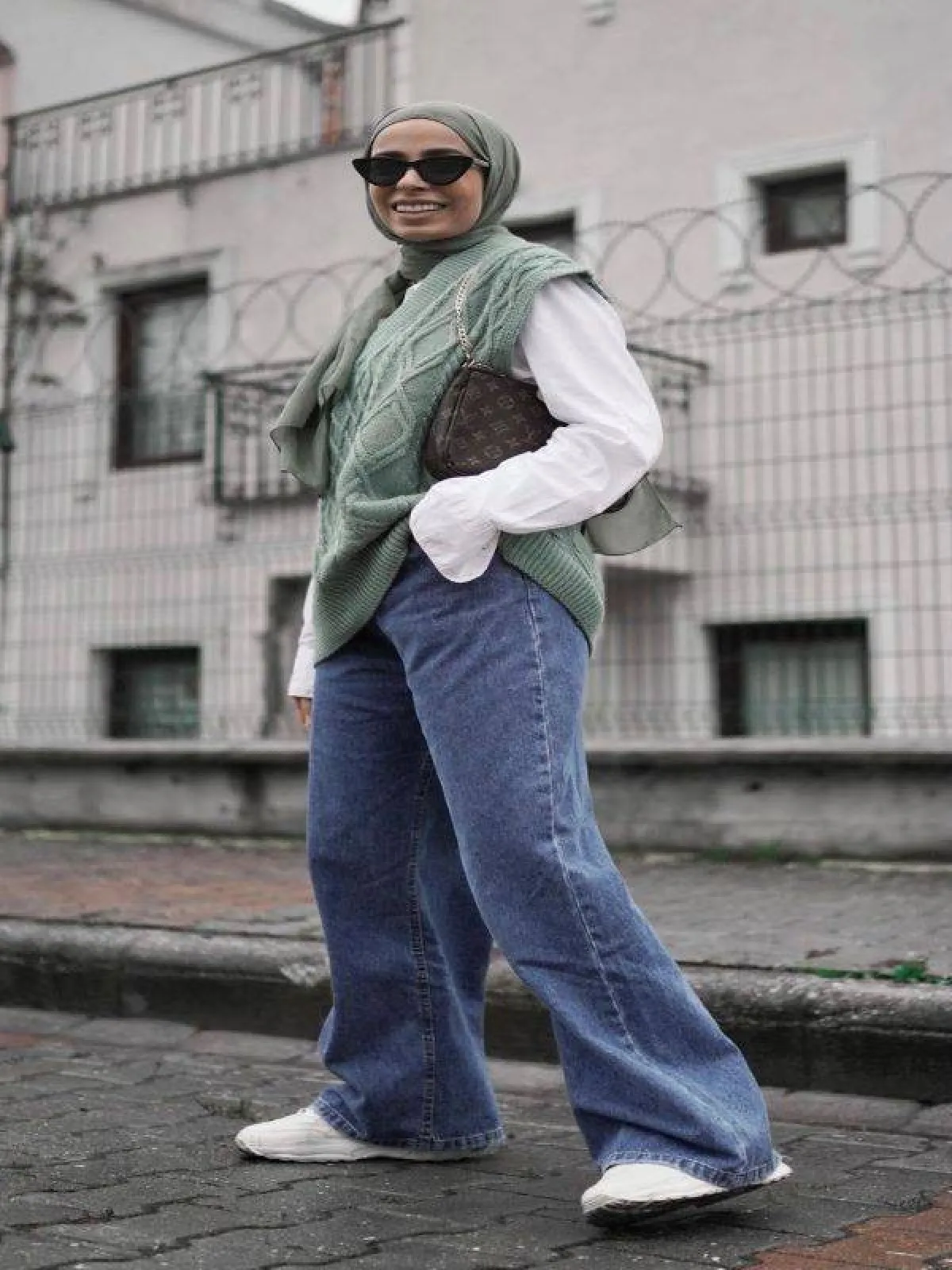 ملابس محجبات للجسم الكمثري