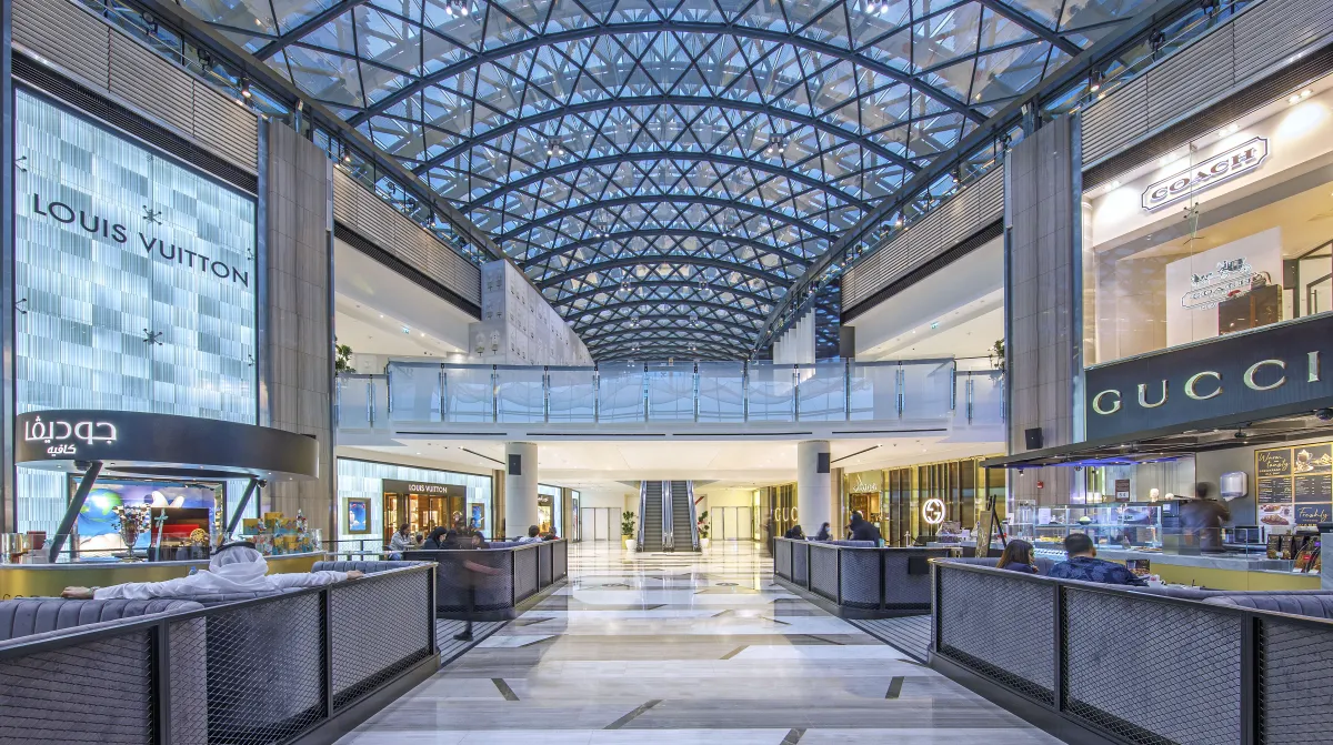 لا بدّ من استكشاف أحدث تشكيلات الملابس ومستحضرات التجميل والمفروشات في "الغاليريا"