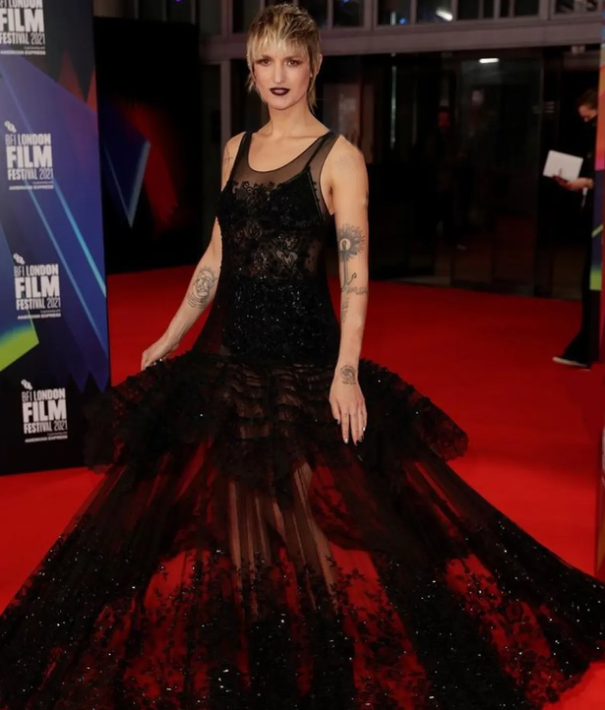 أغاث روسيل ترتدي من لويس فويتون Louis Vuitton 