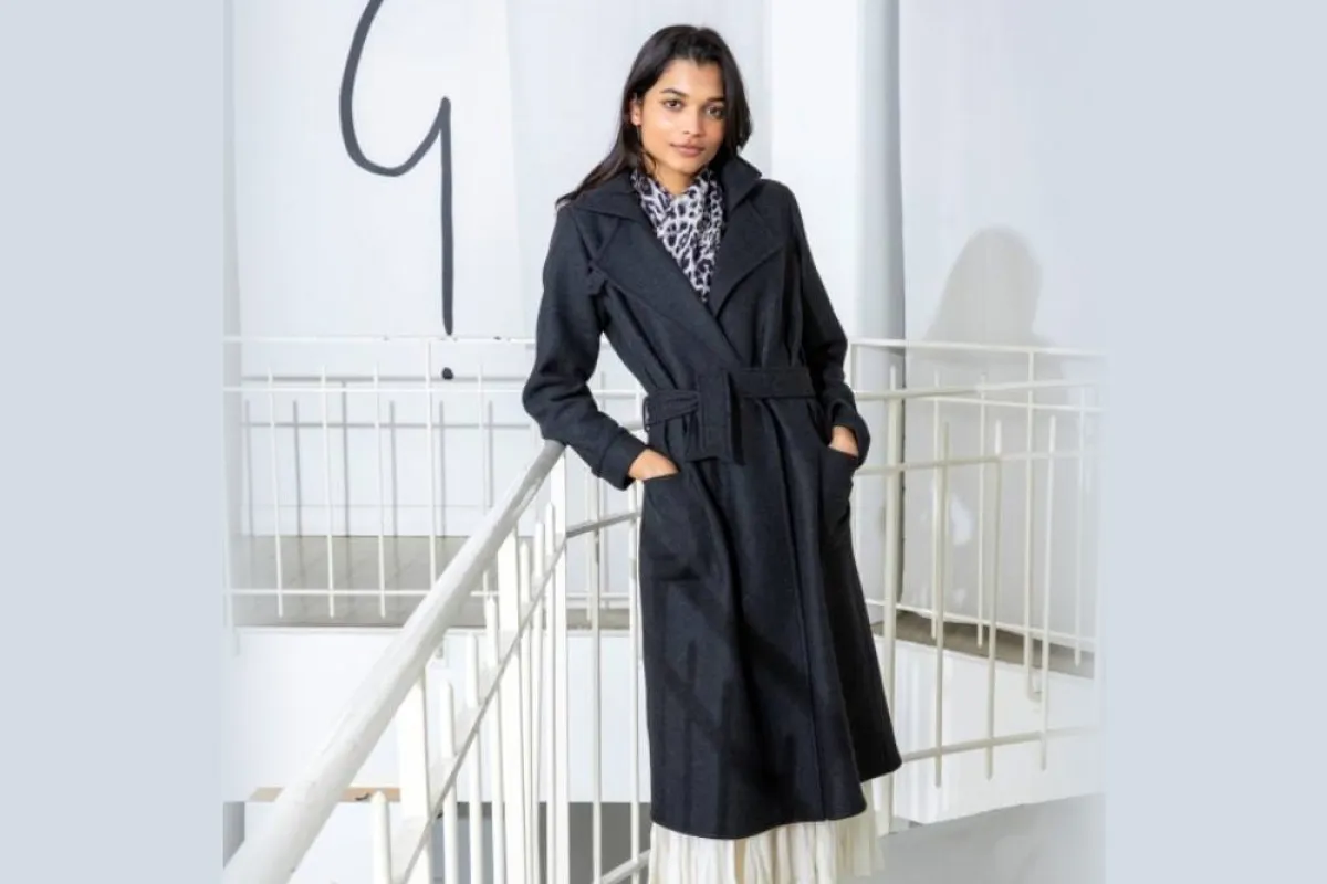 معطف أنيق من أنييس بي Agnes B