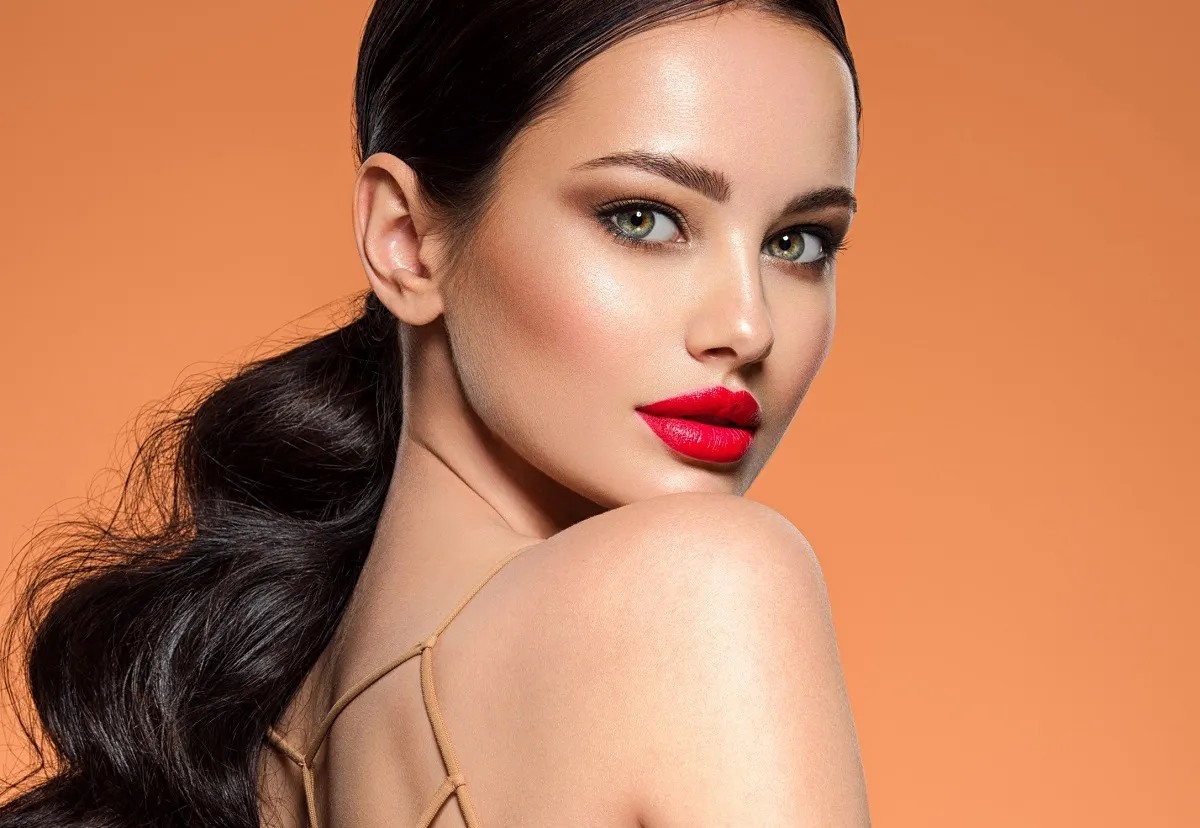 حيل مكياج لتنحيف الوجه 