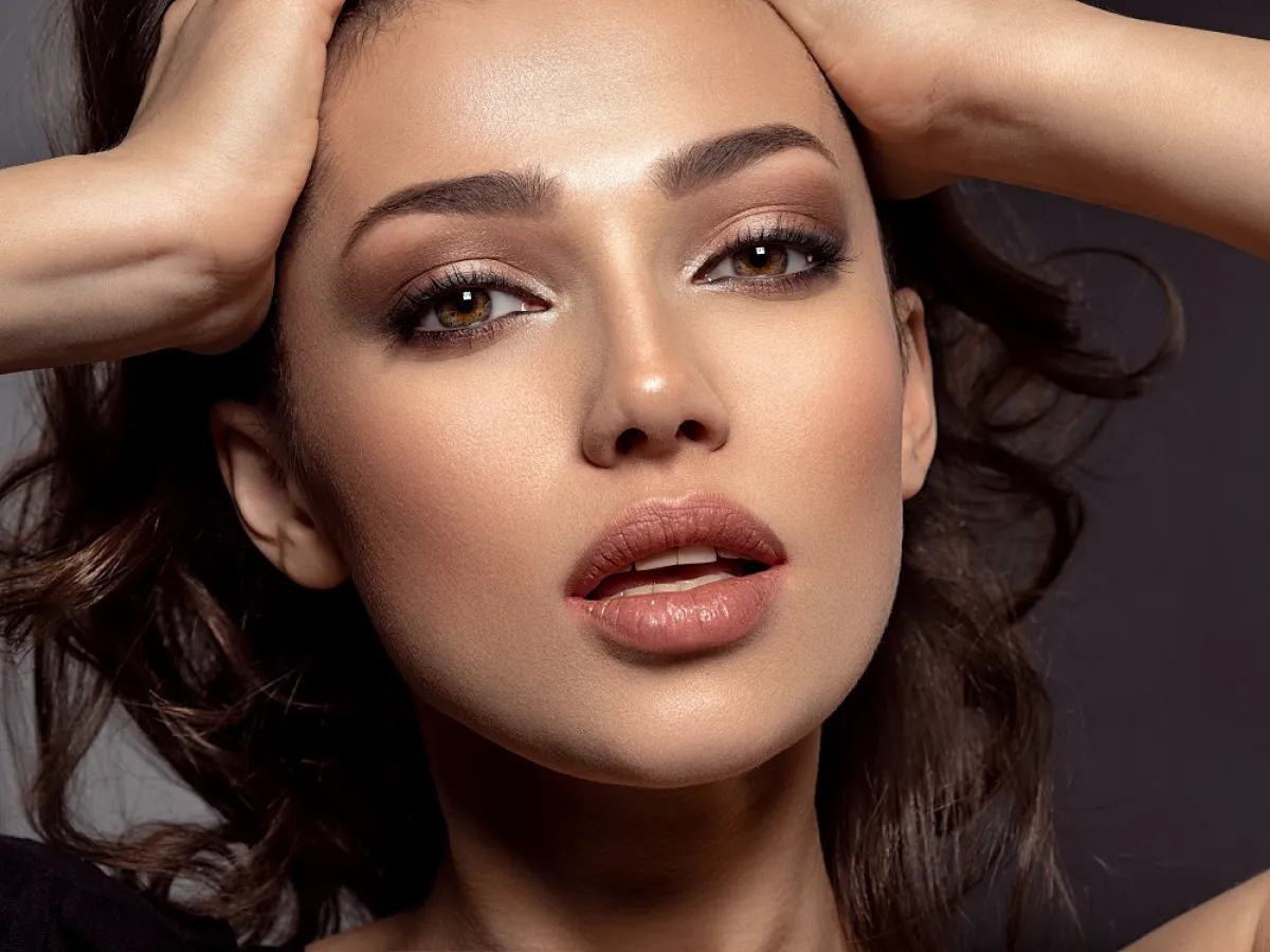 طرق تنحيف الوجه بالمكياج