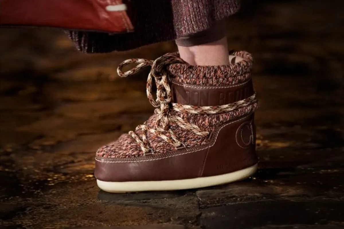 جزمة للكاحل باللون البني من كلوي Chloé