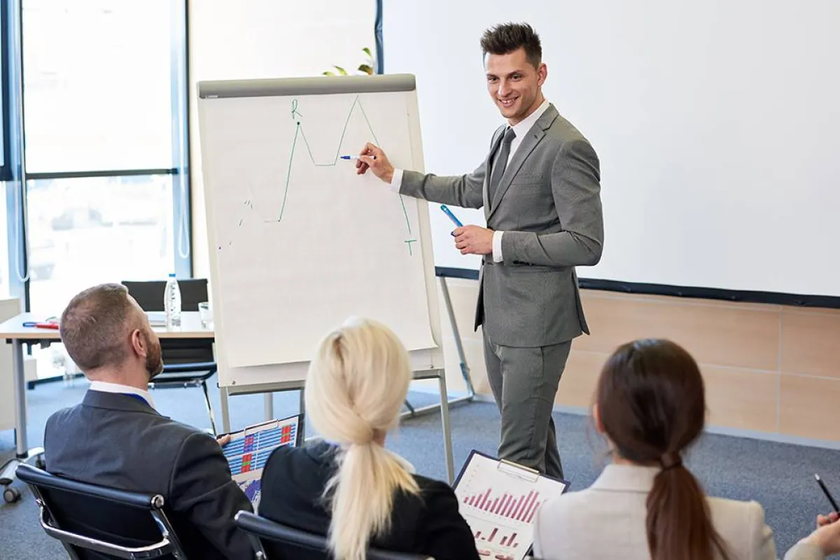 "كوتش" يدرّب الموظفين