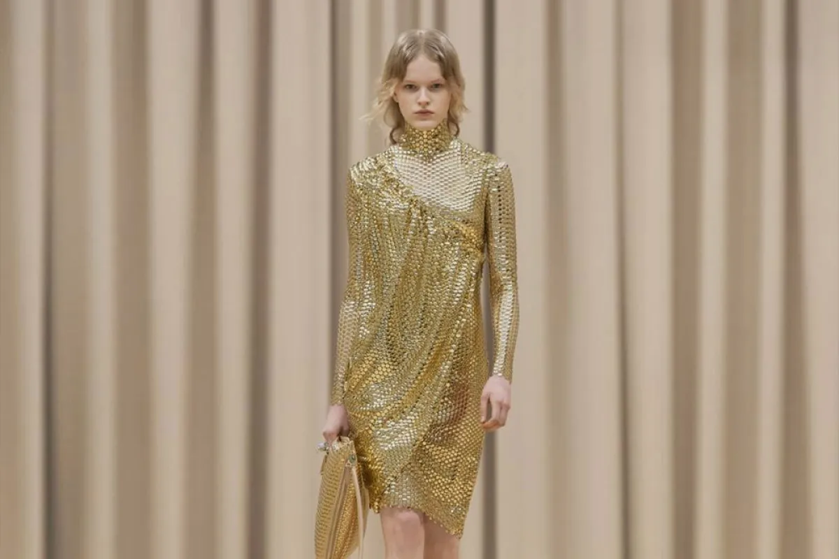 فستان ذهبي من بربري Burberry  