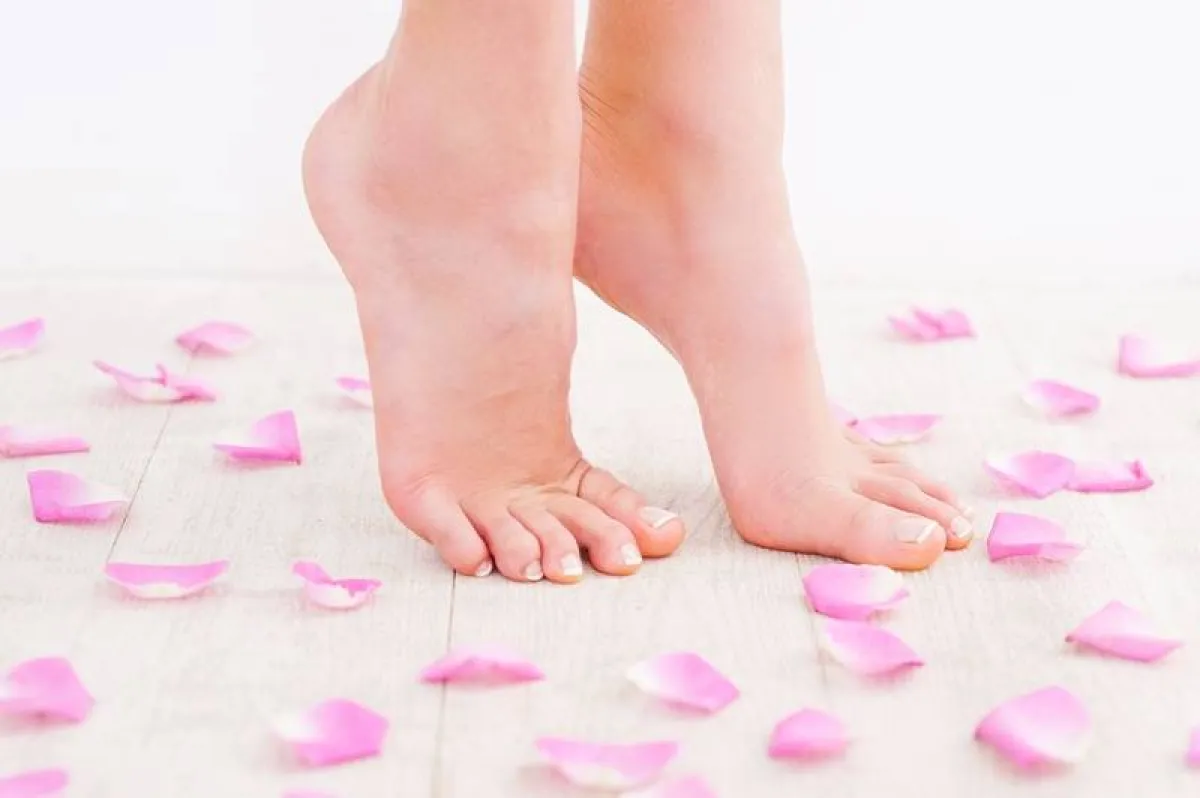 خلطات طبيعية للعناية بالقدمين