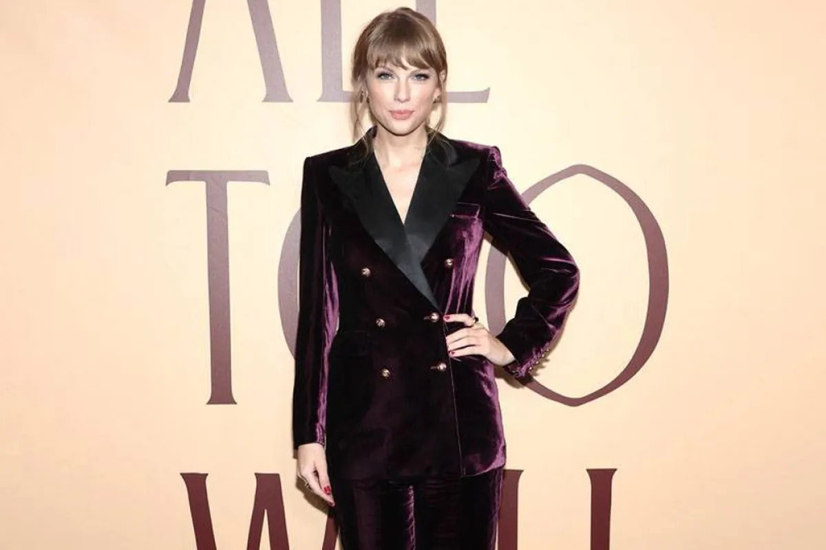 النجمات يرتدين البدلة