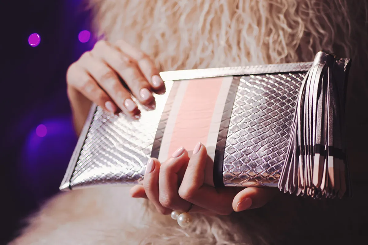 موديلات حقائب كلاتش تناسب أفخم السهرات