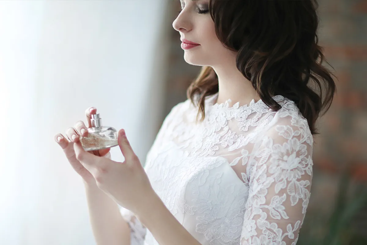 6 عطور عالمية مثالية ليوم الزفاف