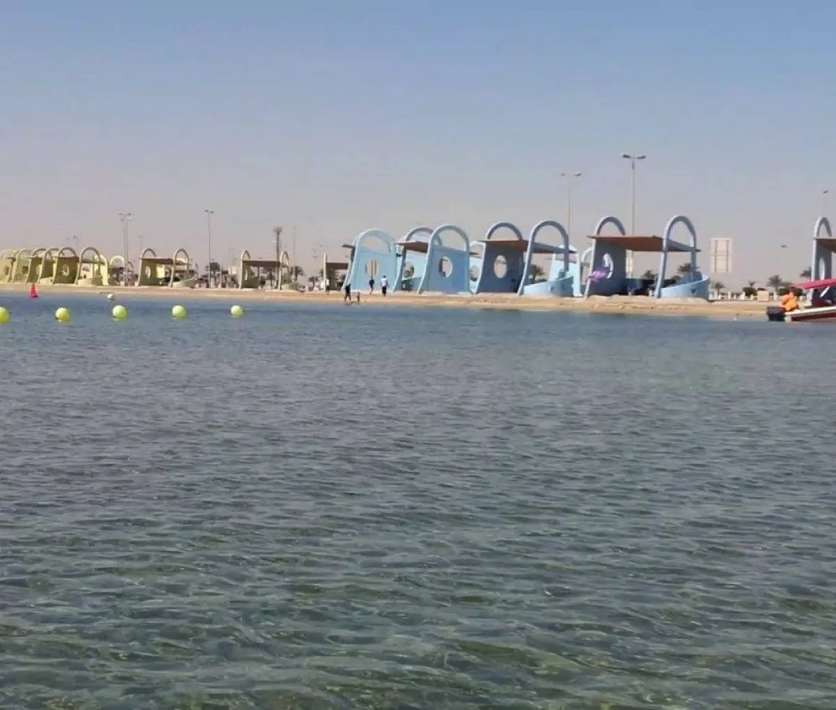 شاطئ نصف القمر