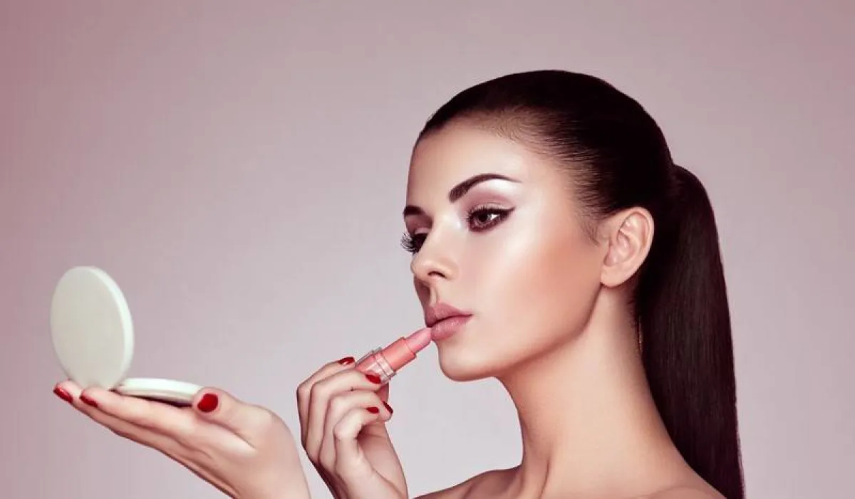 أحمر الشفاه