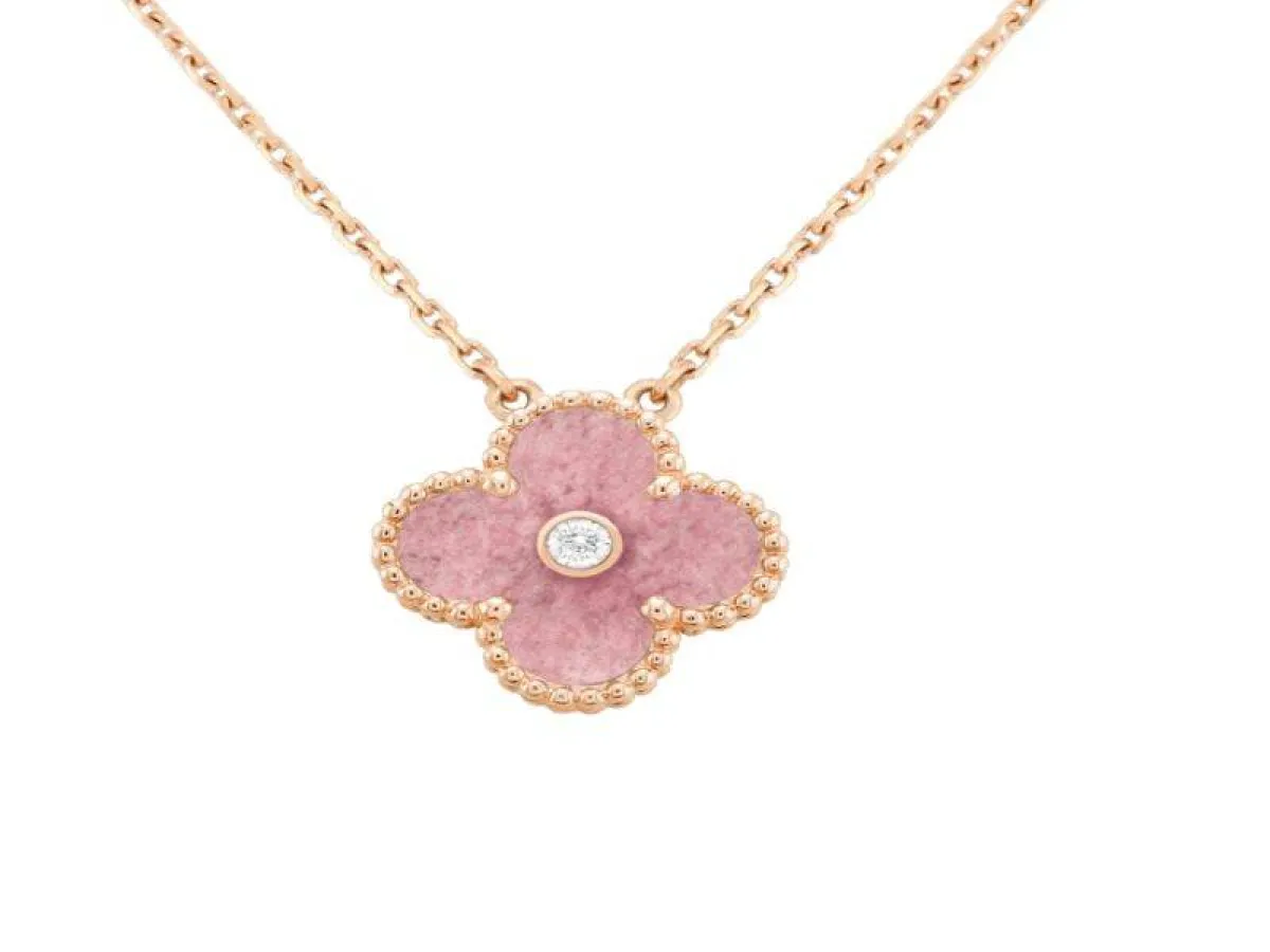 قلادة فينتاج ألامبرا من فان كليف آند آربلز Van cleef & arpels