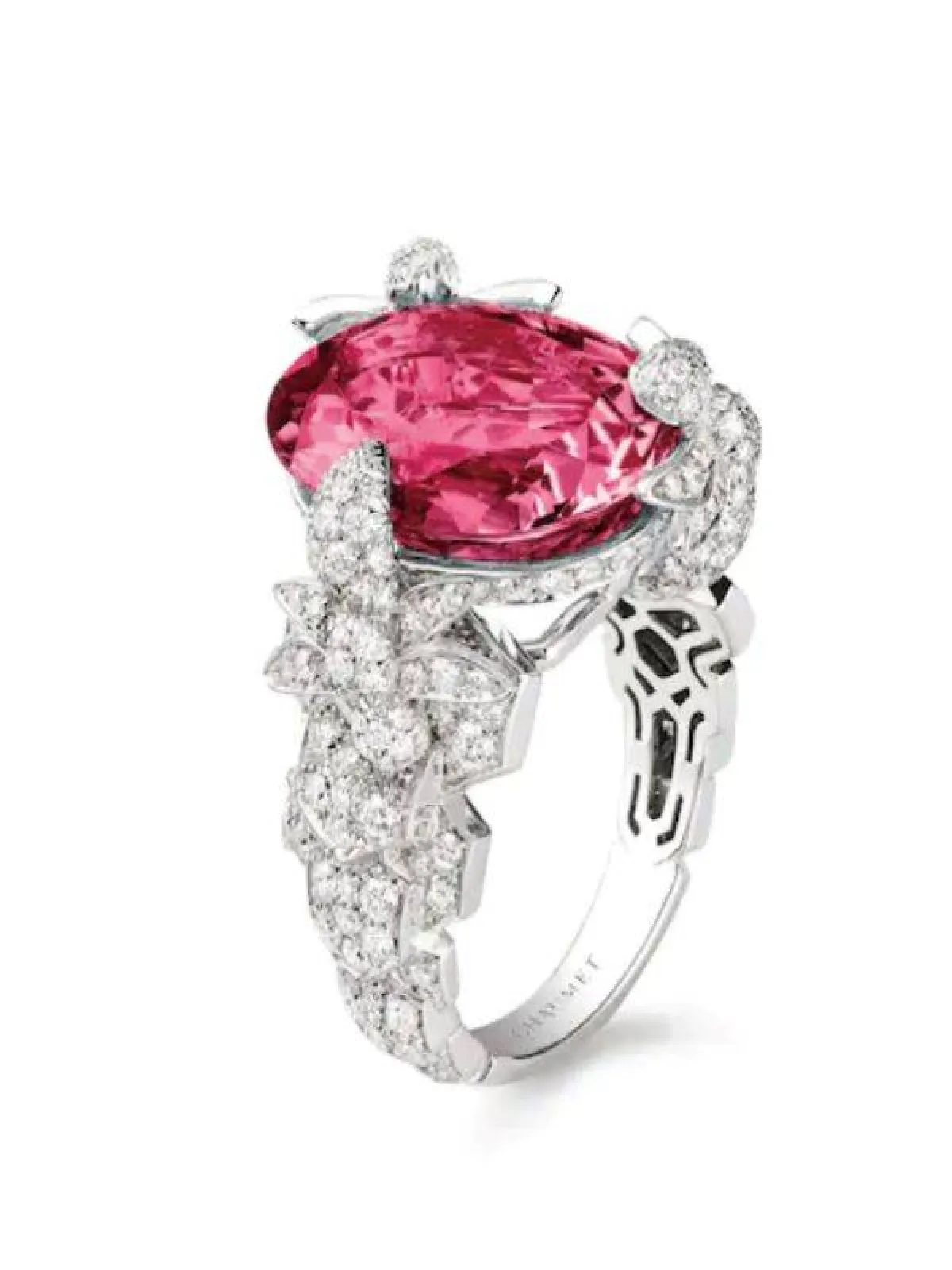 خاتم يتوسطه حجر زهري