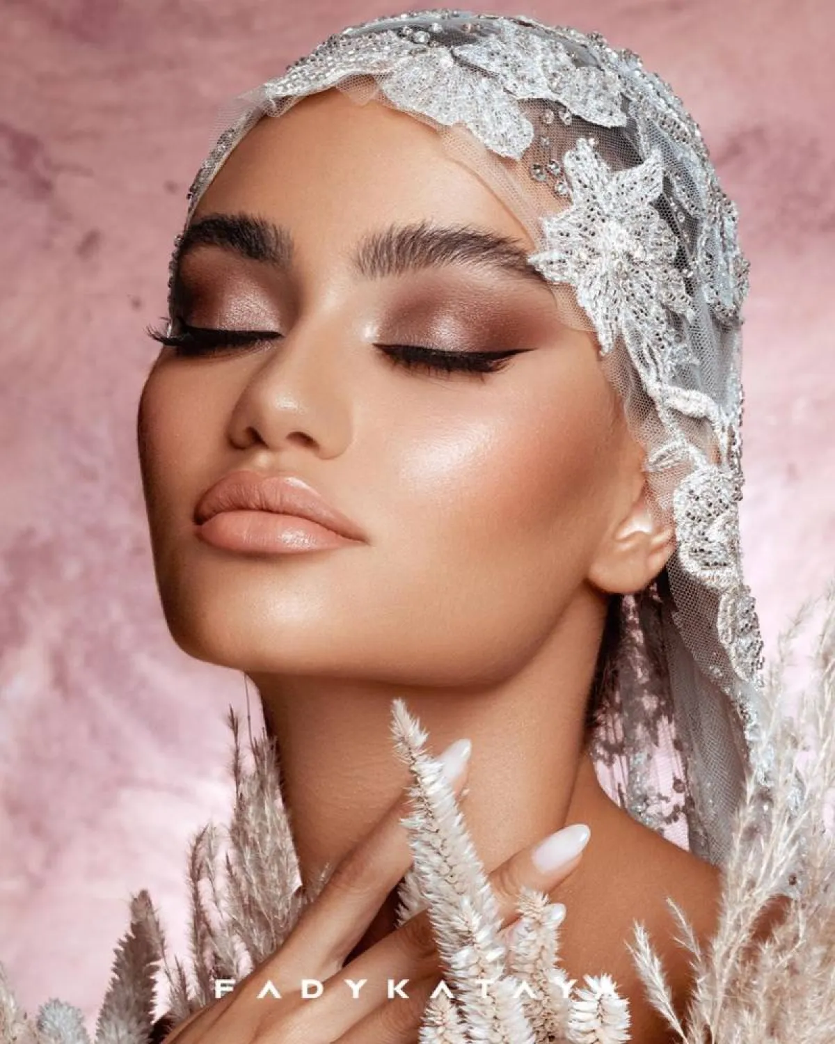 مكياج برونزي لبناني للعروس