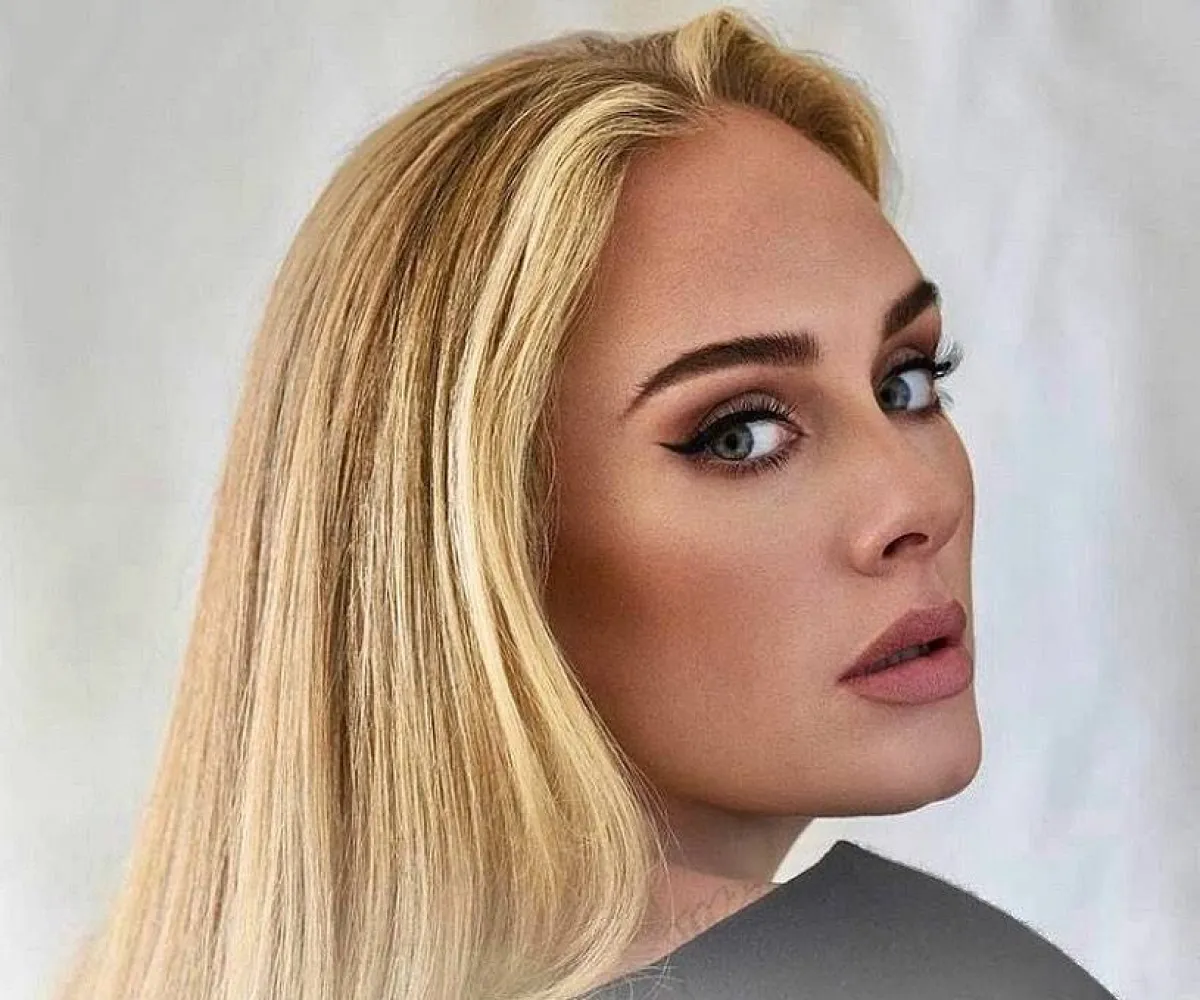 مكياج عيون أديل