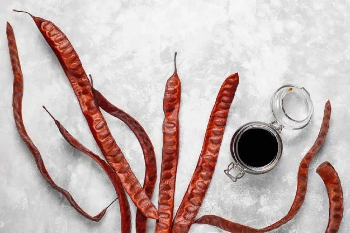 كيفية تطبيق دبس الخروب على البشرة