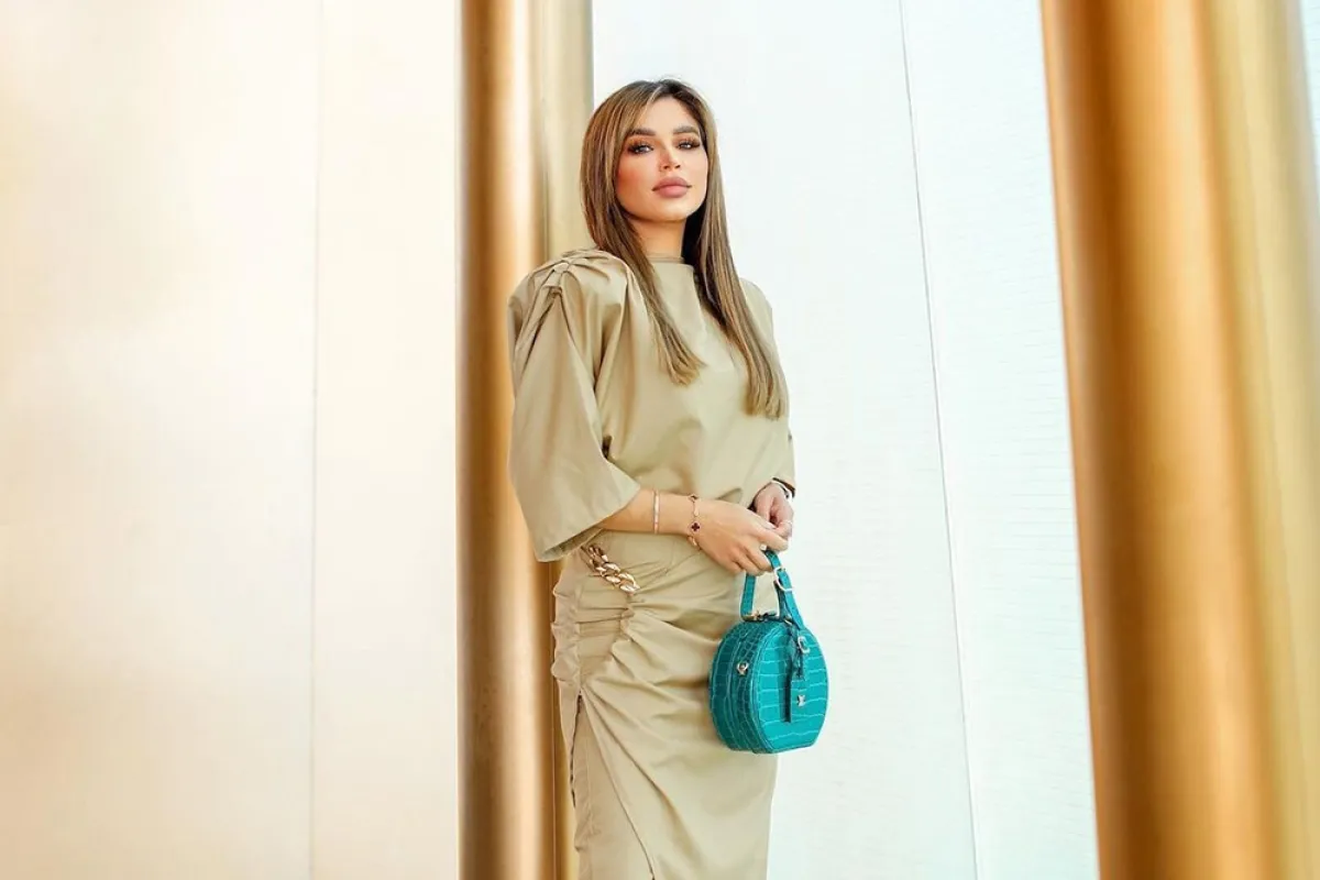 نهى نبيل بإطلالة بلون النيود