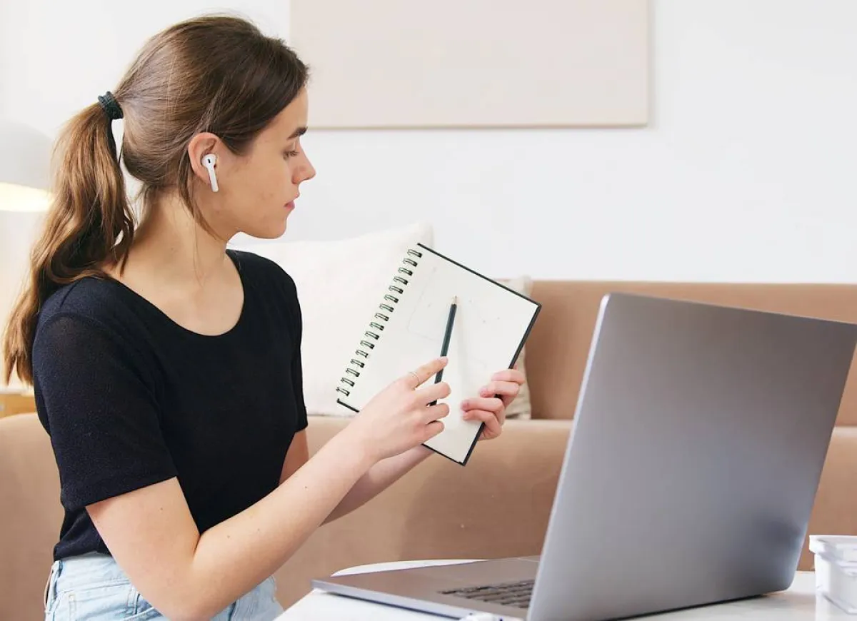 حديثك الذاتي قد يؤدي إلى الاكتئاب