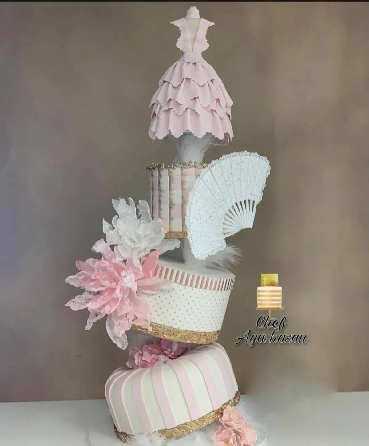 كيك آية حسن  تتحدى الجاذبية 