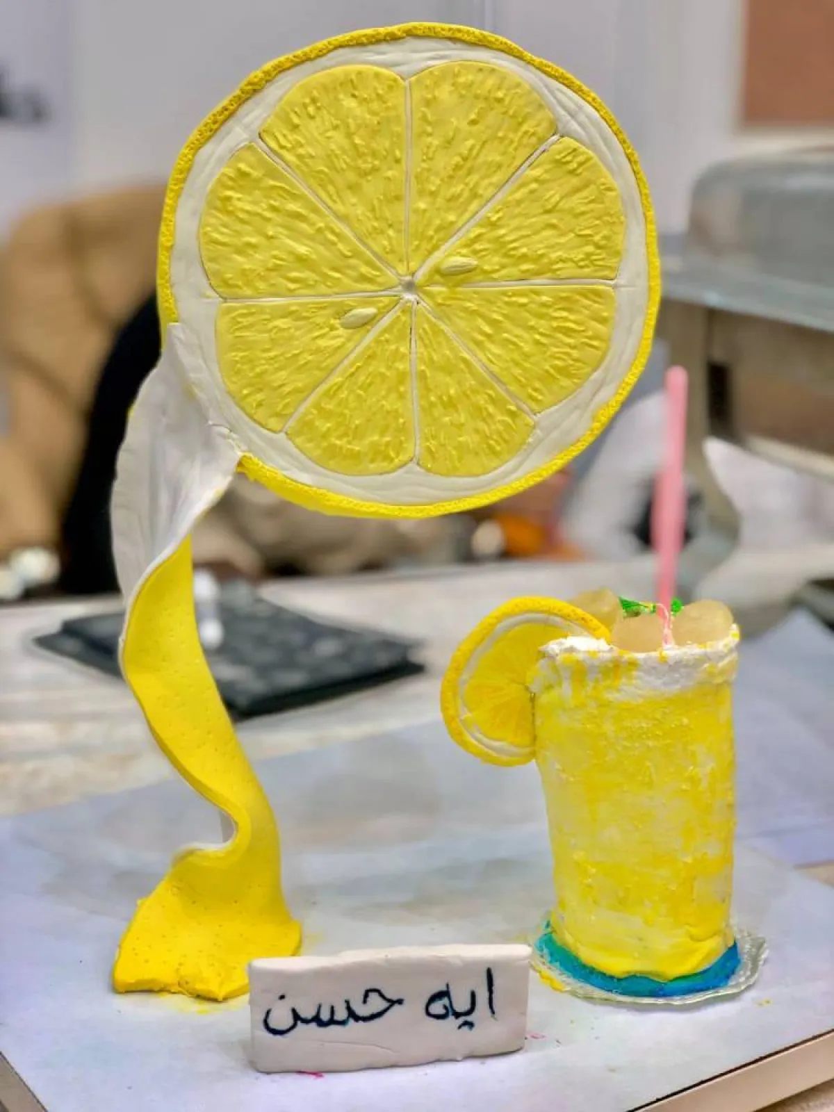 كيك آية حسن  تتحدى الجاذبية 