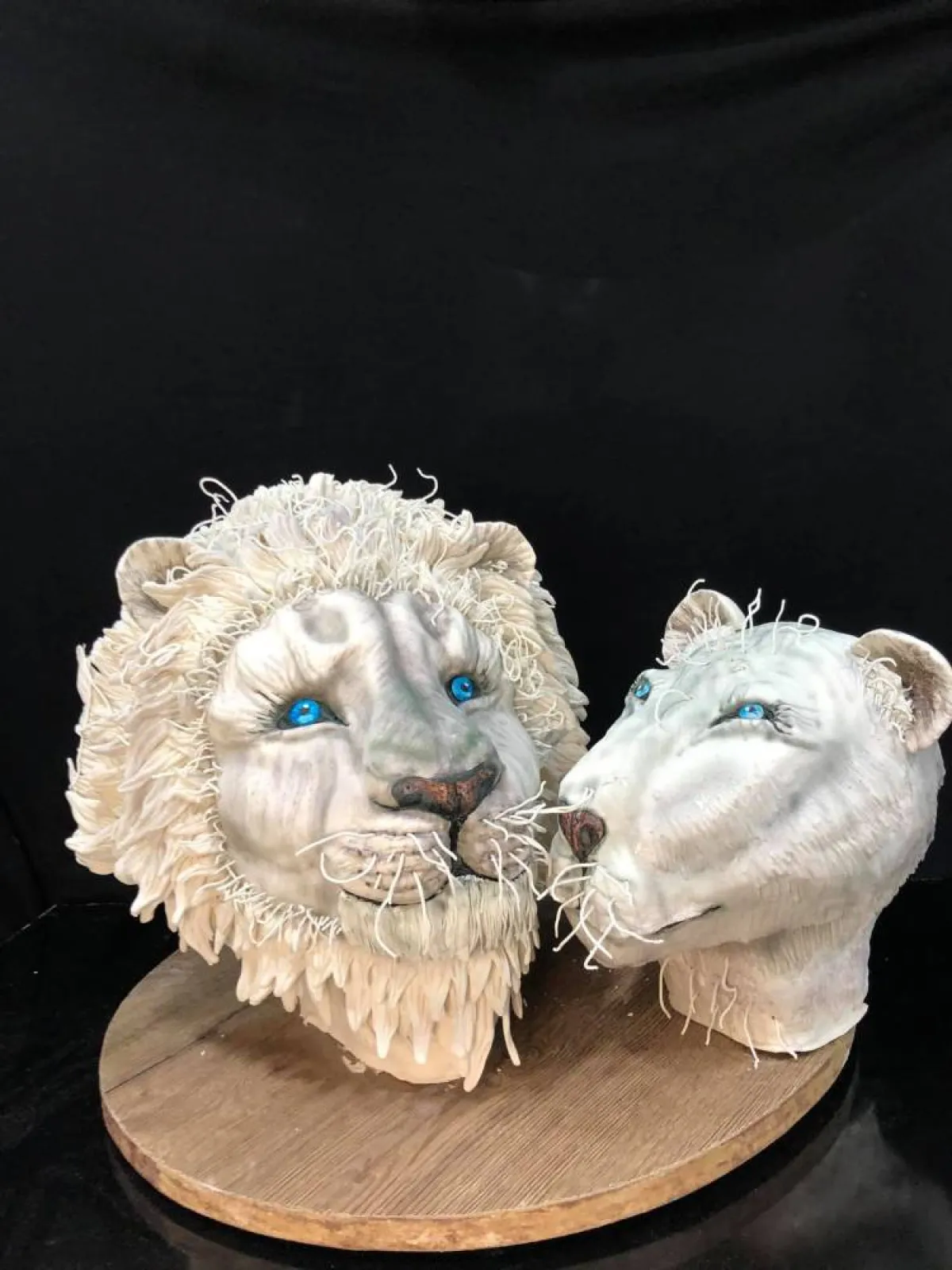 كيك آية حسن تتحدى الجاذبية 