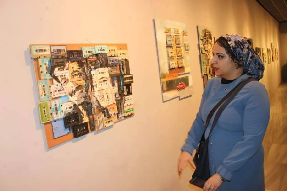   الجمهور ولوحات عبر شرائط الكاسيت والفلوبي ديسك