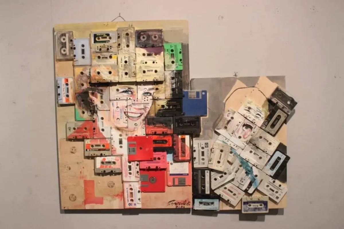 لوحة بشرائط الكاسيت والفلوبي ديسك